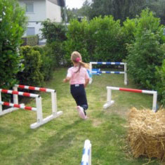 Sprungparcours beim Reiterfest