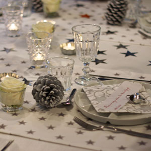 Tischdekoration Weihnachten in Weiss und Silber